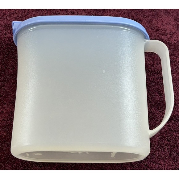 Vintage Tupperware 1 Qt Slim Pitcher 2189D-2 w/Blue Flip Top Lid 20108-3 - Picture 9 of 16